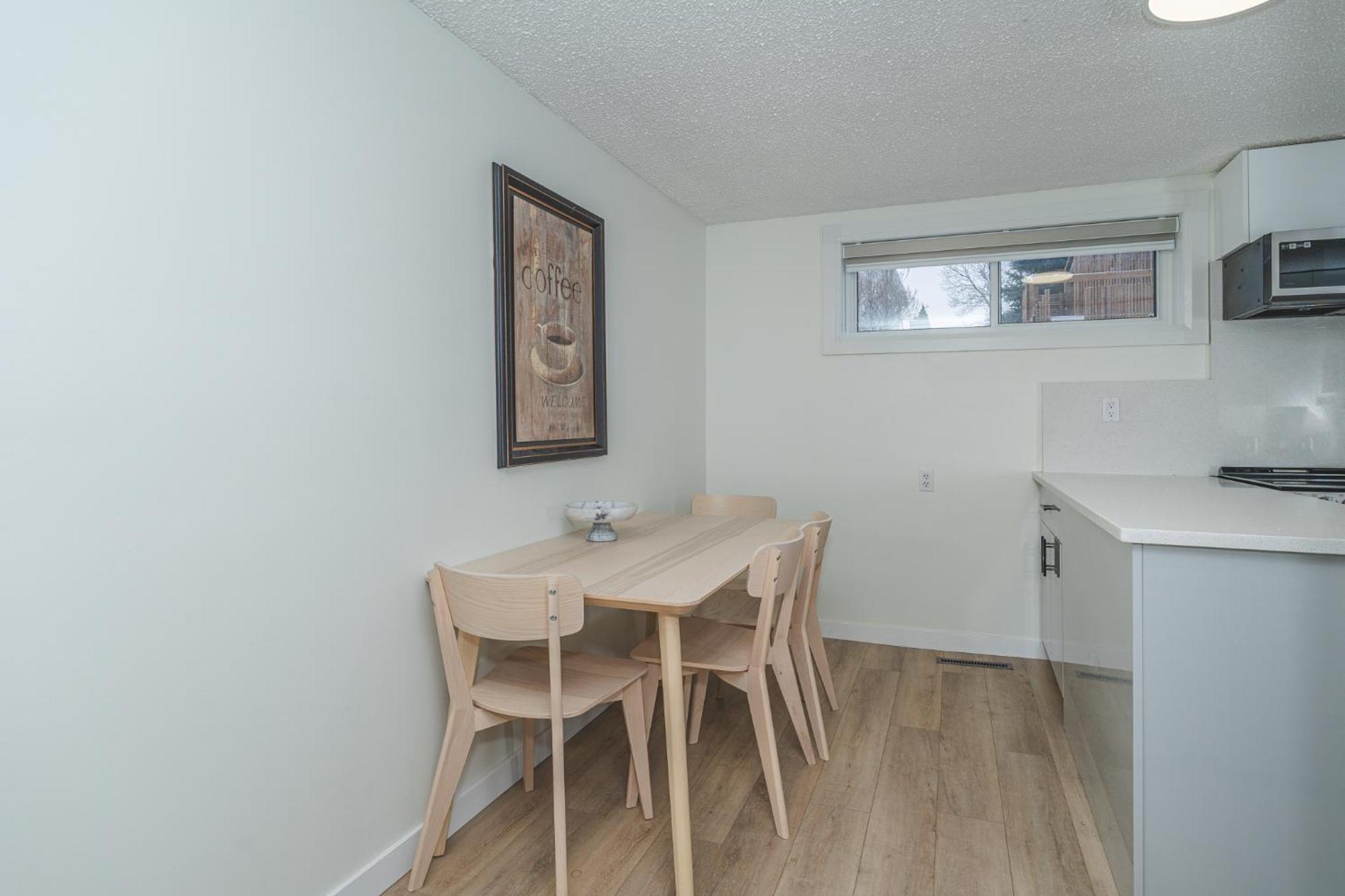 Central Edmonton Family Friendly Home Ngoại thất bức ảnh